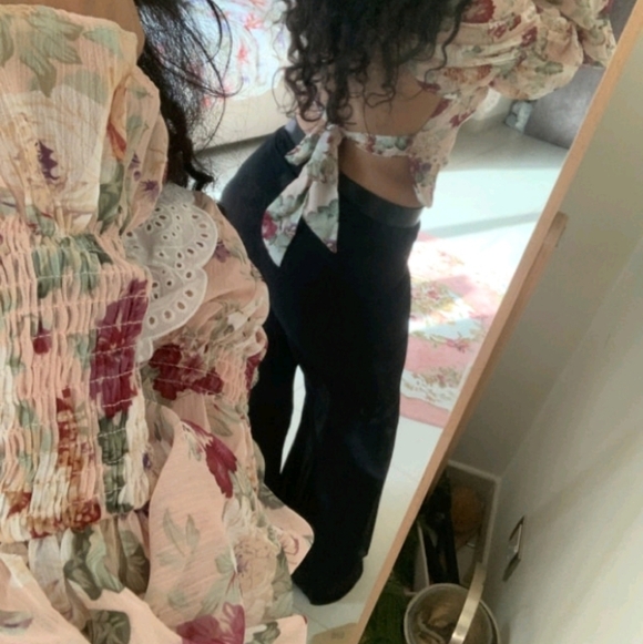 Large sheer top backless with collar lace sleeve - Picture 5 of 6